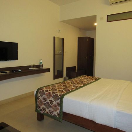 Palguni Residency Hotel Hassan Exterior foto