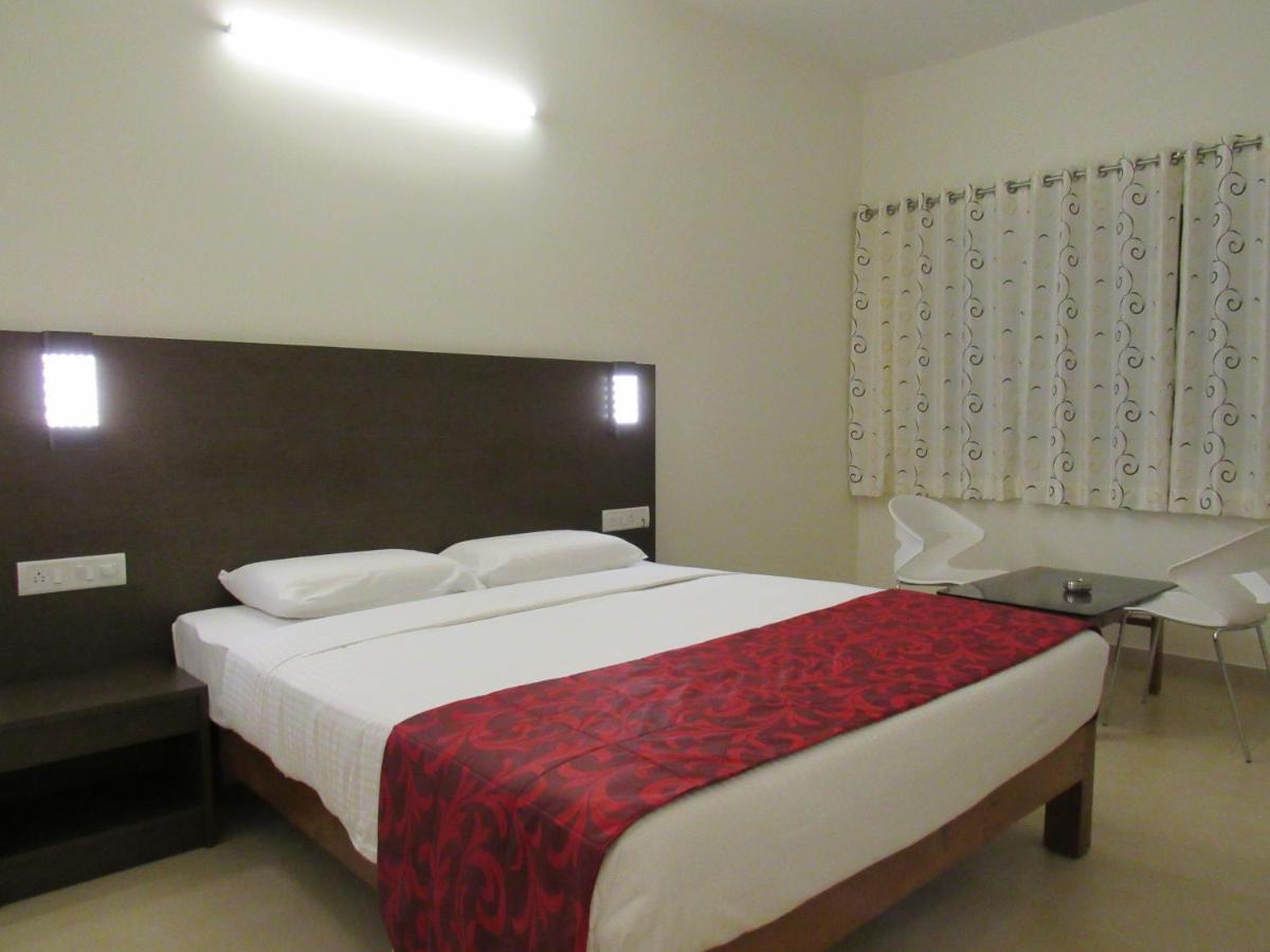 Palguni Residency Hotel Hassan Exterior foto