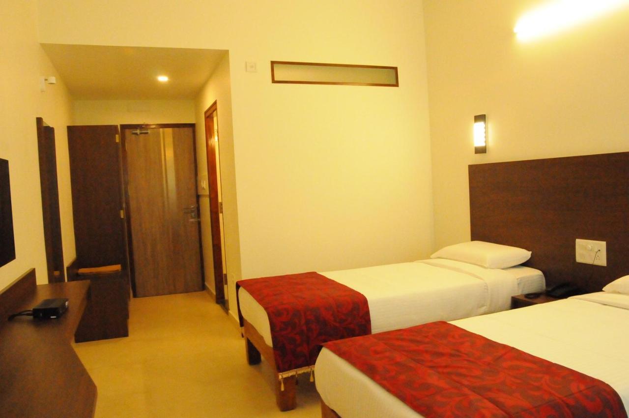 Palguni Residency Hotel Hassan Exterior foto