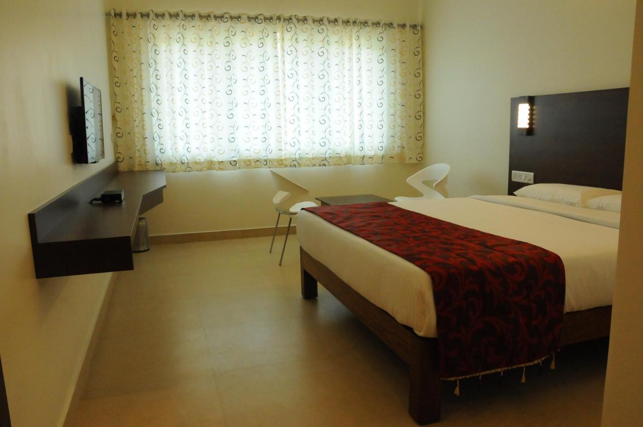 Palguni Residency Hotel Hassan Exterior foto
