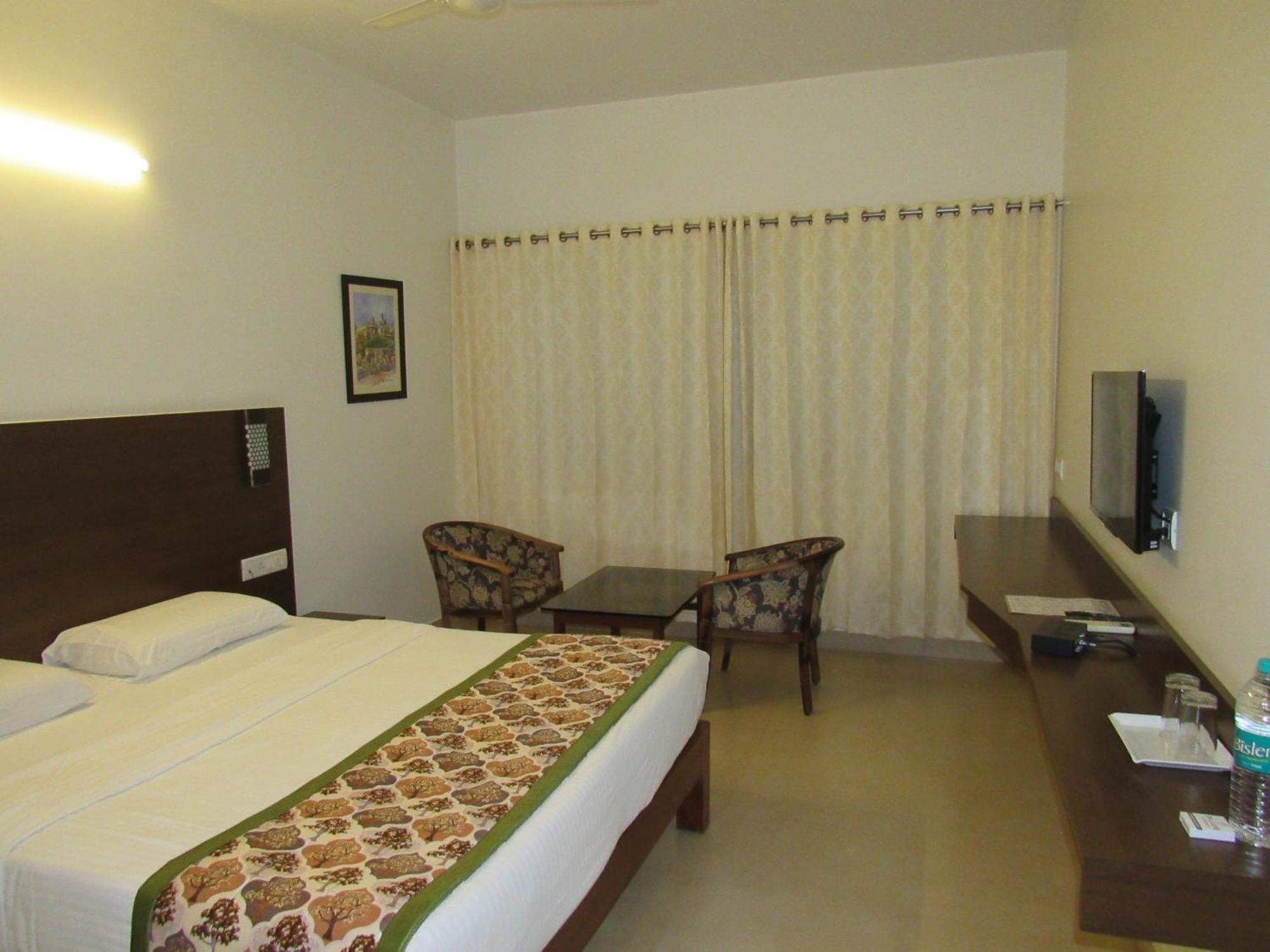 Palguni Residency Hotel Hassan Exterior foto