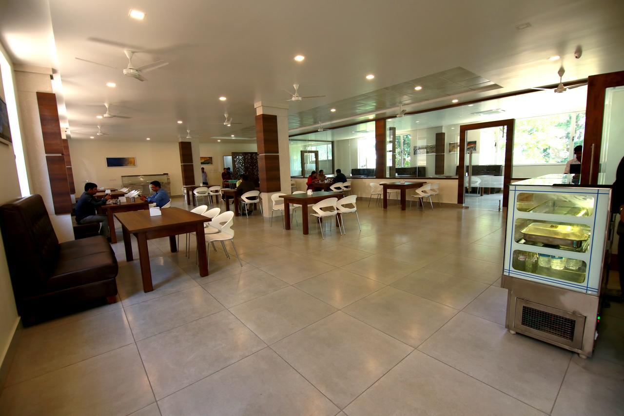 Palguni Residency Hotel Hassan Exterior foto