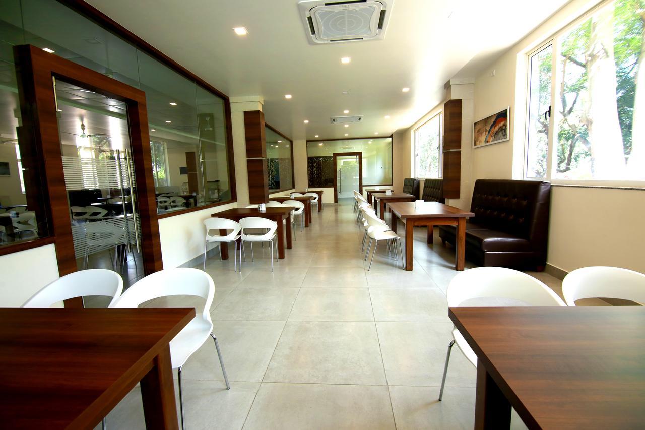 Palguni Residency Hotel Hassan Exterior foto