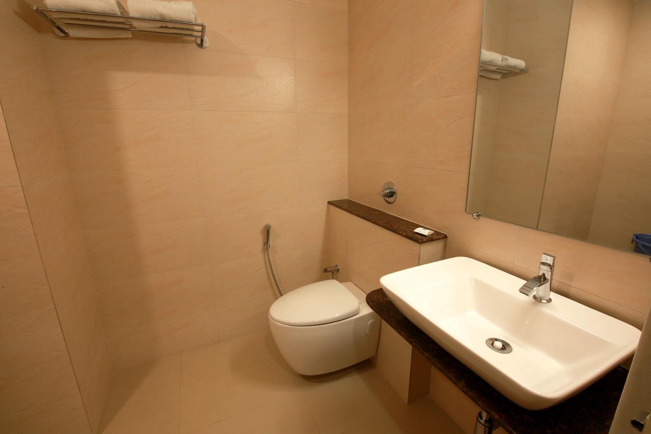 Palguni Residency Hotel Hassan Exterior foto