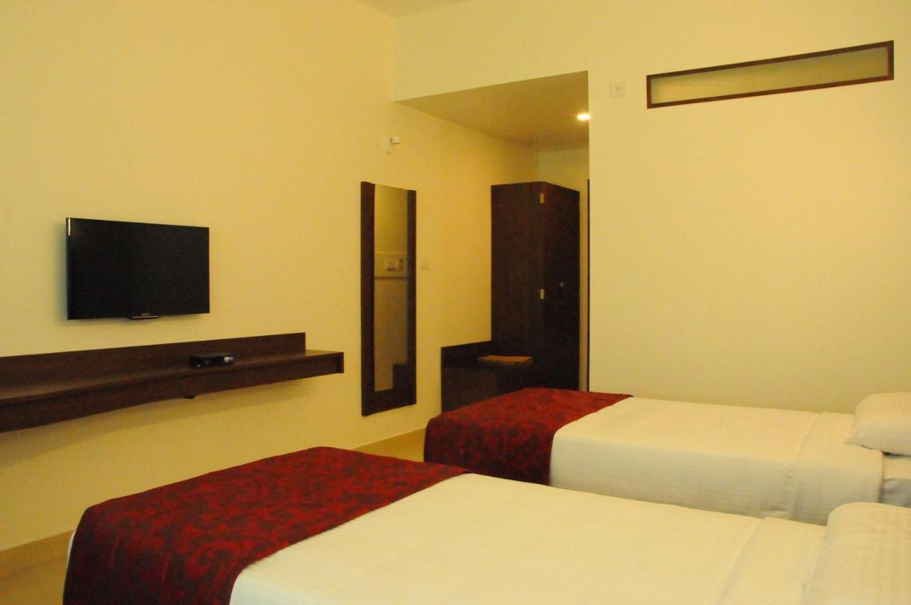 Palguni Residency Hotel Hassan Exterior foto