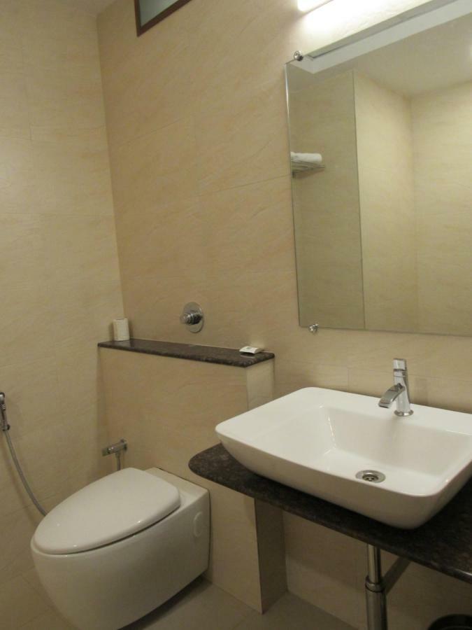 Palguni Residency Hotel Hassan Exterior foto